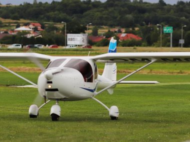 adventure,aeroplane,air,aircraft,airfield,airplane,airport,airshow,army,aviation,car,danger,drive,driver,engine,extreme,fast,fighter,flight,fly,force,grass,industry,jet,macro,military,models,old,pilot,plane,power,propeller, Yarış, gösteri, gökyüzü, hız, spitfir