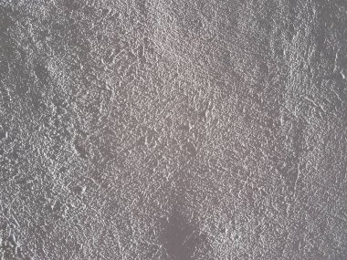 Evin duvarına ile nemli kireç boyalı beyazdır. Doku ve arka plan dekorasyon ve tasarım için. Dekorasyon iç ve binanın cephe. Kırsal geleneksel teknolojileri 