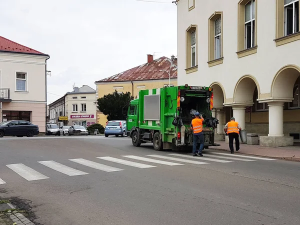 Jaslo Polonia Julio 2018 Recogida Transporte Basura Doméstica Por Parte — Foto de Stock