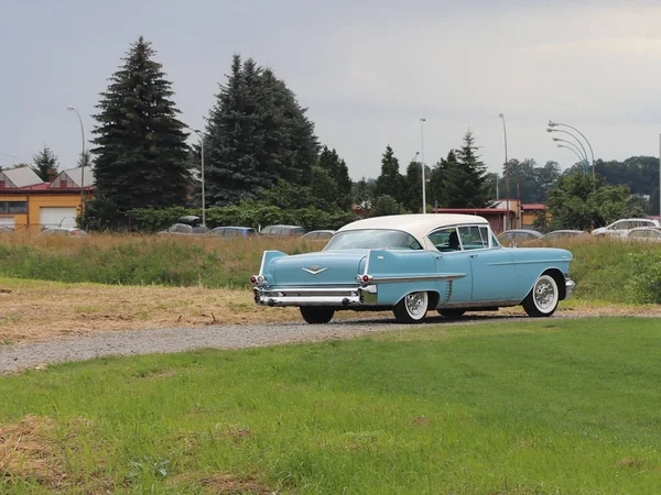 Yaslo Polonia Julio 2018 Antiguo Cadillac Clásico Americano Color Azul —  Fotos de Stock