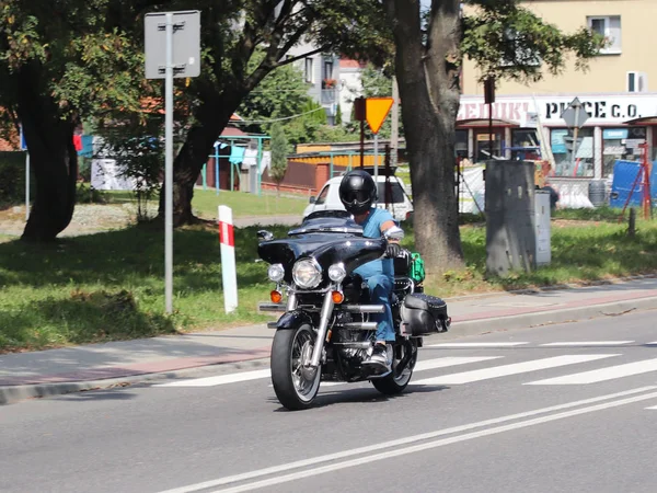 Yaslo Polônia Julho 2018 Motociclista Monta Helicóptero Elegante Uma Estrada — Fotografia de Stock