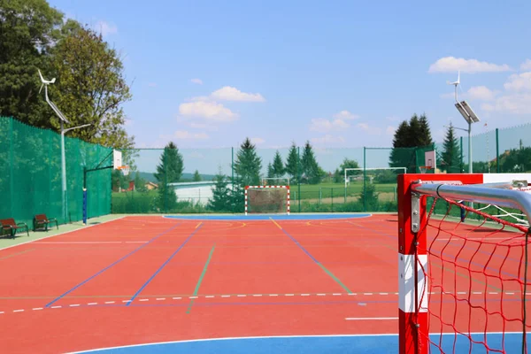 Lubno 폴란드 2018 학교의 안뜰에 경기장 세대의 교육입니다 스포츠는 농구에 — 스톡 사진