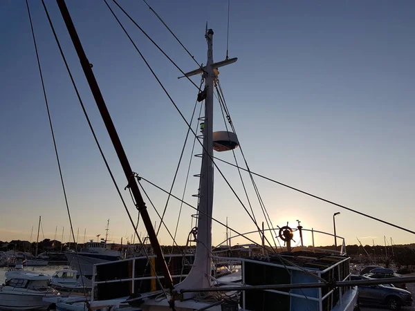 Steering Wheel Bridge Fishing Boat Moored Marina Panorama Evening Sunset — Stock Photo, Image