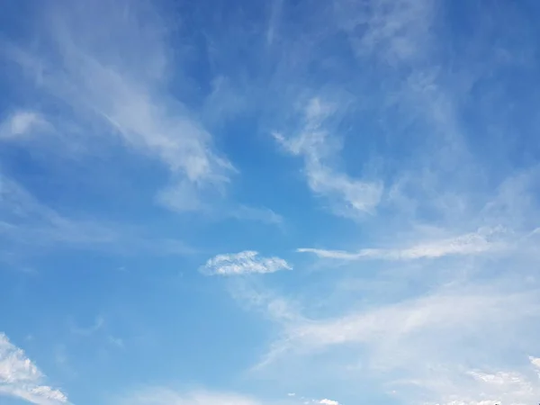 Awan Cirrus Langit Biru Yang Cerah Ramalan Cuaca Air Dalam — Stok Foto