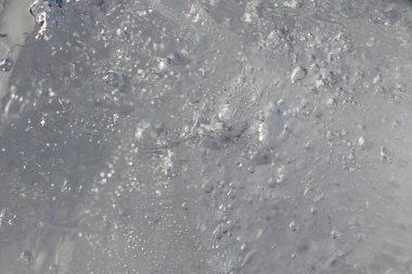 Doku ve arka plan donmuş su. Bir parça su küçük kabarcıklar ile. Soğuk atmosfer. Malzeme tasarımı kış için.
