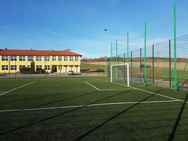 Wisniowa Polonia 2018 Uno Stadio Aperto Nel Cortile Una Scuola — Foto Stock