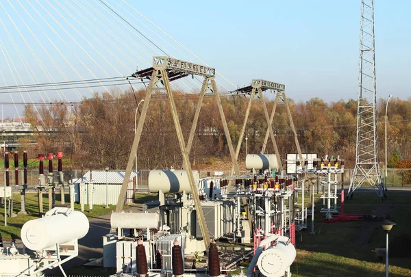 Malé Elektrické Trafostanice Pod Širým Nebem Keramické Izolátory Dráty Vysokého — Stock fotografie