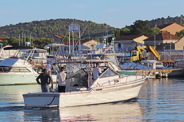 Плітвіцькі Озера Хорватії 2018 Рибалки Човні Плавання Водах Пристані Яхт — стокове фото