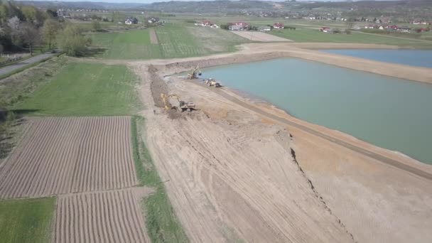 Vislock ポーランド 2018 掘削土をダンプ トラックを読み込みます 土地は川砂利の石切り場で動作します 単調飛ぶから Cat Panorama によって生成される特別な技術上で動作します — ストック動画