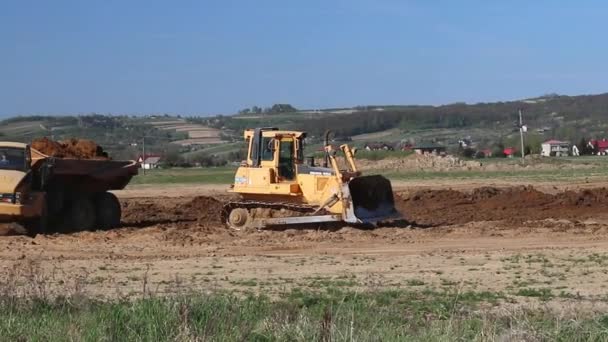 Vislock River Polen Maj 2018 Dumper Laddad Med Jord Bulldozer — Stockvideo