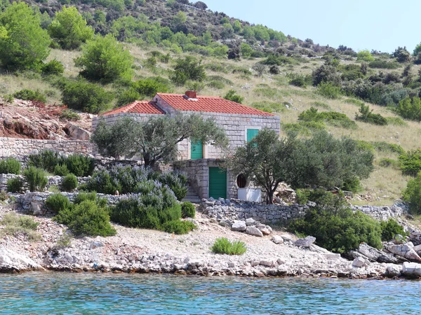 Malé Kamenné Resort Dům Skalnatém Úbočí Pobřeží Jaderského Moře Chorvatské — Stock fotografie