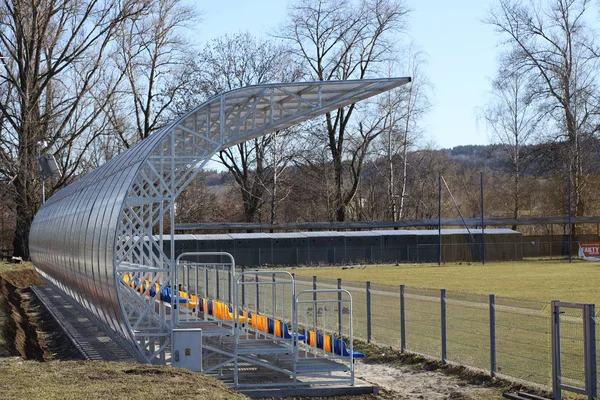 Nieuwe Staat Het Voetbalveld Van Metalen Lichte Constructie Met Plastic — Stockfoto