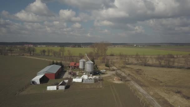 Malou Farmu Ptačí Perspektivy Video Zemědělská Půda Dron Nebo Quadrocopter — Stock video