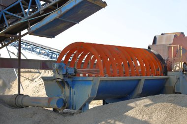 Çıkarma ve moloz sıralama için donatım unsurları. İnşaat malzemeleri üretimi. Metal konstrüksiyon taş ve kayalar ile çalışmak için. Elektrik arazi içinde toprak işlenmesi