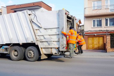 Toplama ve servis personeli için evsel atık kaldırma. Kentlerde çevre durum izleme. İnsan atık geri dönüşüm. Özel ekipman Belediye çalışanları tarafından topraklarının Temizleme