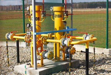 Öğe gaz hattı yüksek ve Orta basınç. Çit yüzeyi sarı taşıma borular. Doğal sıkıştırılmış yakıt için yasal tedarik sistemi. Erişim örtüşme vanaları ve basınç sensörleri