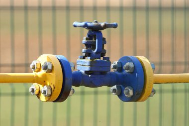 Öğe gaz hattı yüksek ve Orta basınç. Çit yüzeyi sarı taşıma borular. Doğal sıkıştırılmış yakıt için yasal tedarik sistemi. Erişim örtüşme vanaları ve basınç sensörleri