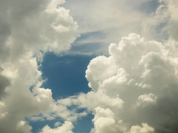 Céu Azul Claro Com Nuvens Cumulus Cirrus Tempo Ensolarado Humor Imagens Royalty-Free