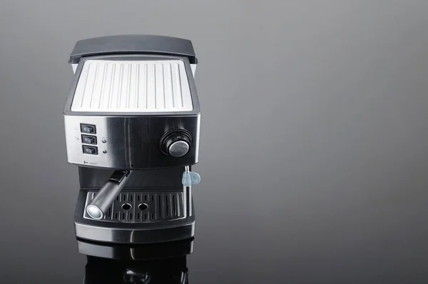 Kopya ile gri ayna arka planda espresso kahve makinesi — Stok fotoğraf
