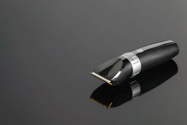 Saç berber Clippers, gri ayna giriş üzerinde saç kesimi aksesuarları