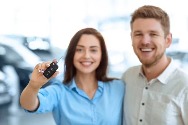 Una Clave Para Nuevo Capítulo Enfoque Selectivo Coche Llave Hermosa — Foto de Stock