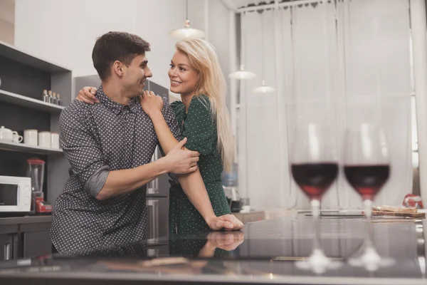 Young Happy Couple Celebrating Buying New Home Smiling Each Other — Stock Photo, Image