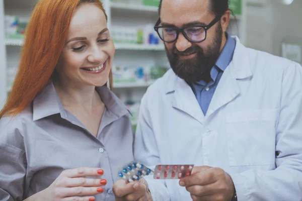 Cropped Shot Bearded Pharmacist Helping His Cheerful Female Customer Choosing — Stock Photo, Image