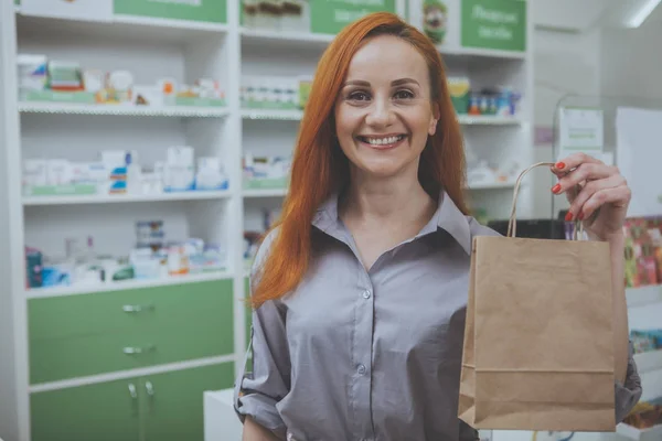 Lovely Mature Red Haired Woman Smiling Joyfully Camera Holding Paper — Stock Photo, Image