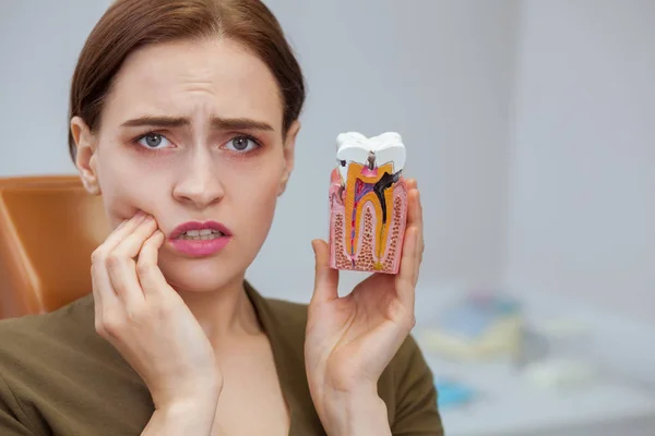 Young Woman Suffering Toothache Looking Camera Despair Holding Tooth Mold — Stock Photo, Image
