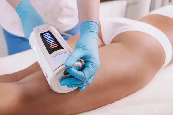 Cropped Shot Woman Getting Body Sculpting Treatment Beauty Clinic Cosmetologist — Fotografia de Stock