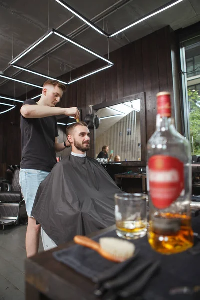 Vertical Shot Professional Barber Giving New Hairstyle His Male Client — Stock Photo, Image