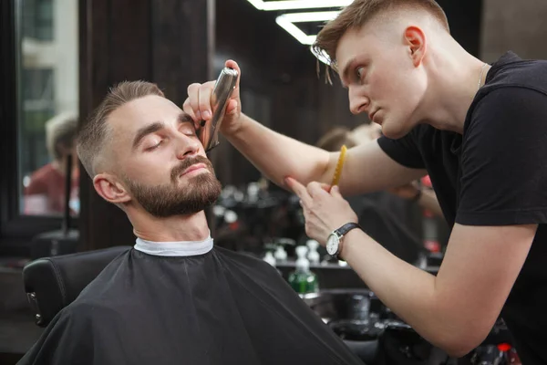 Handsome Man Looking Relaxed While Getting His Beard Trimmed Barber — Stock Photo, Image