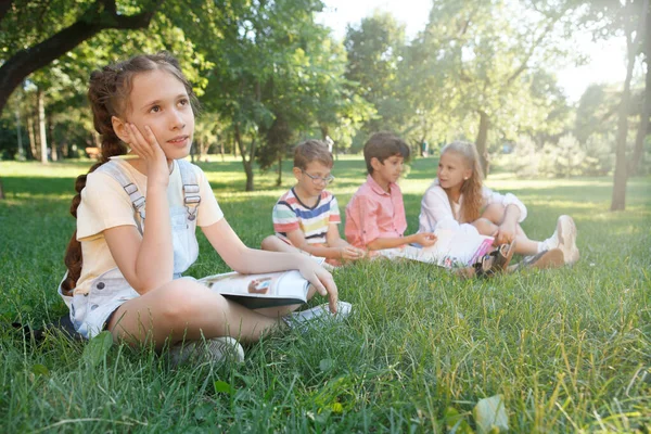 Lovely Young Girl Looking Away Dreamily Resting Studying Her Classmate — Stock Photo, Image