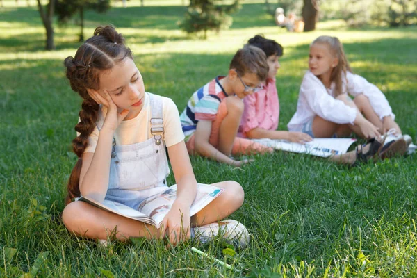 Tired Young Girl Sleeping While Studying Outdoors — Stock Photo, Image