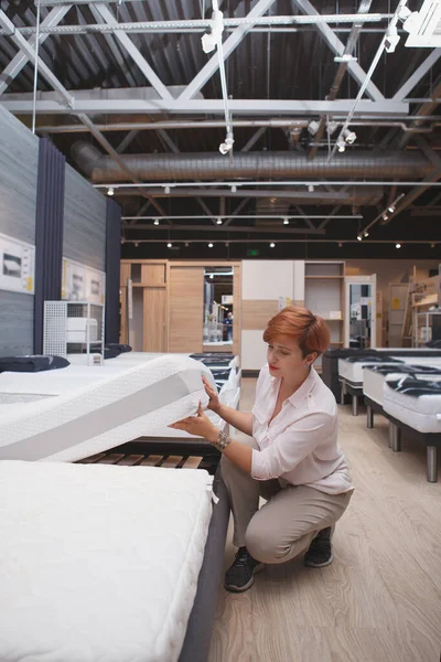 Vertical Full Length Shot Female Customer Examining Orthopedic Mattress Sale — Stock Photo, Image