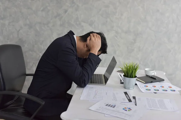 Upset Businessman Working Laptop Table Office — Stock Photo, Image