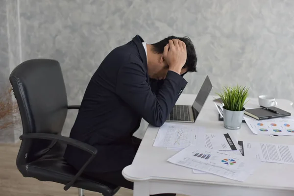 Upset Businessman Working Laptop Table Office — Stock Photo, Image