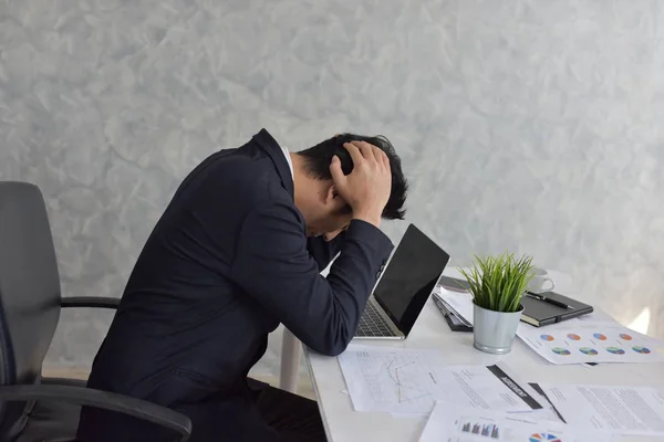 Upset Businessman Working Laptop Table Office — Stock Photo, Image