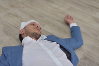 Yaralı ve iş sorundan vurguladı iş adamı.