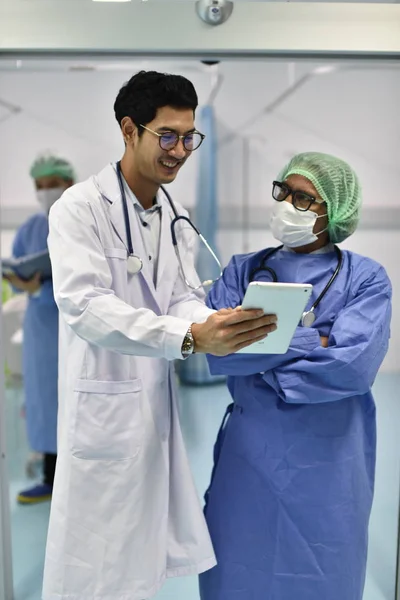 Photos of doctors in work uniforms Doctor consulted about the patient's case in the emergency room.