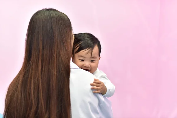 Los Niños Vacunan Hospital Médico Está Jugando Conociendo Niño Pequeño — Foto de Stock