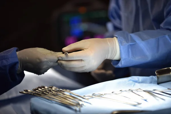 Tıbbi Ekip Modern Ameliyathanede Cerrahi Operasyonu Ekipman Room Scrub Çalışan — Stok fotoğraf