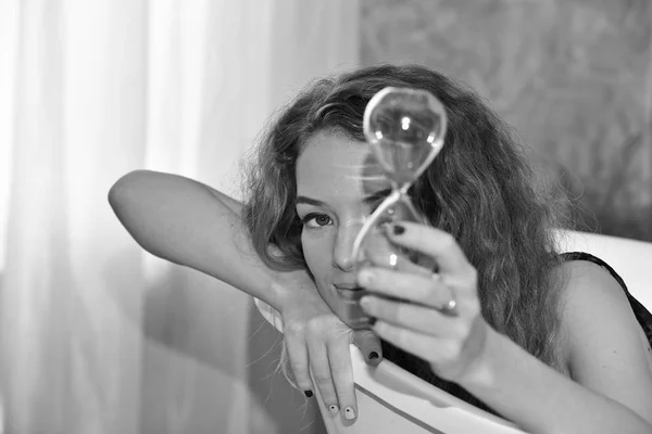 Portrait Young Woman Laying Bathtub Relaxed Time Bathroom Beautiful Woman — Stock Photo, Image