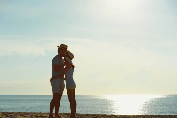 Pareja Joven Haga Ejercicio Salte Playa Madrugada Del Amanecer Con —  Fotos de Stock