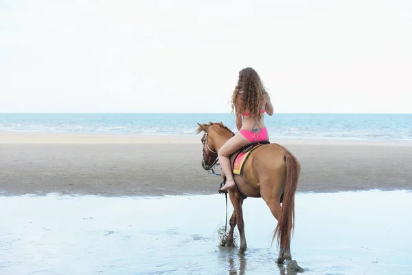 Schönes Modell Unter Dem Badeanzug Spaß Strand Abend Fotos Von — Stockfoto