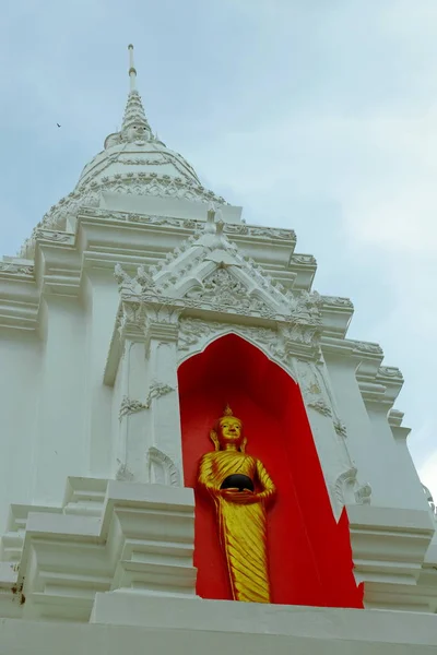 Thaise Tempels Prachtige Witte Pagode Zijn Mooi Stucwerk Ontwerpen Oude — Stockfoto
