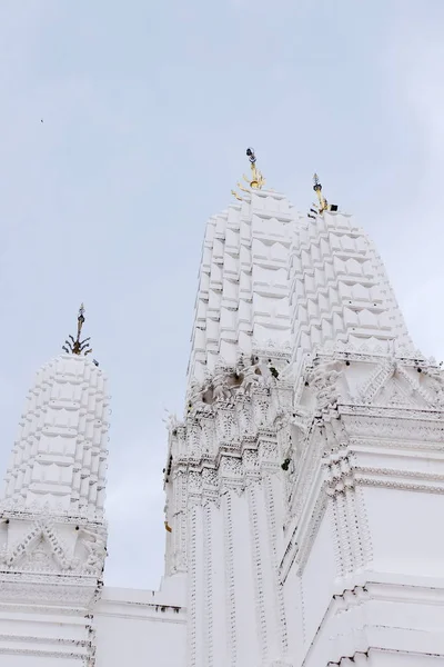 Temples Thaïlandais Belle Pagode Blanche Sont Beaux Dessins Stuc Ancienne — Photo