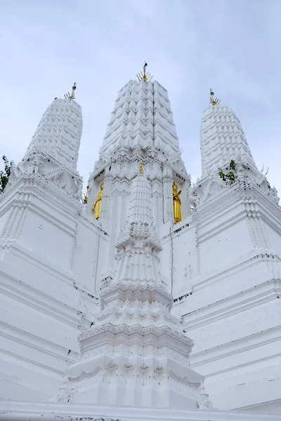 Ταϊλανδικά Ναοί Και Όμορφο Λευκό Παγόδα Είναι Όμορφη Στόκο Σχέδια — Φωτογραφία Αρχείου