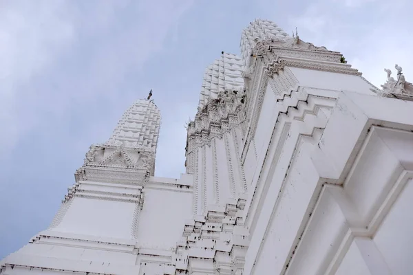 Thai Temples Beautiful White Pagoda Beautiful Stucco Designs Ancient Buddha — Stock Photo, Image