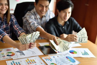 Sonuç için işinde kullanılacak nakit iş bölen faydaları nakit iş paylaşımı çok para paradır.